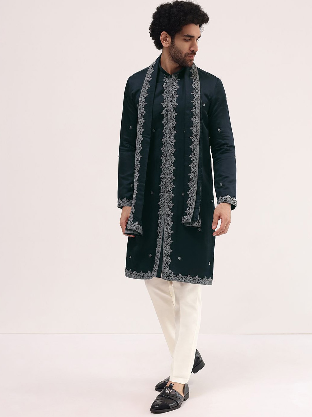 

KALKI Fashion Men Ethnic Motifs Embroidered Regular Thread Work Kurta with Trousers & With Dupatta, Blue