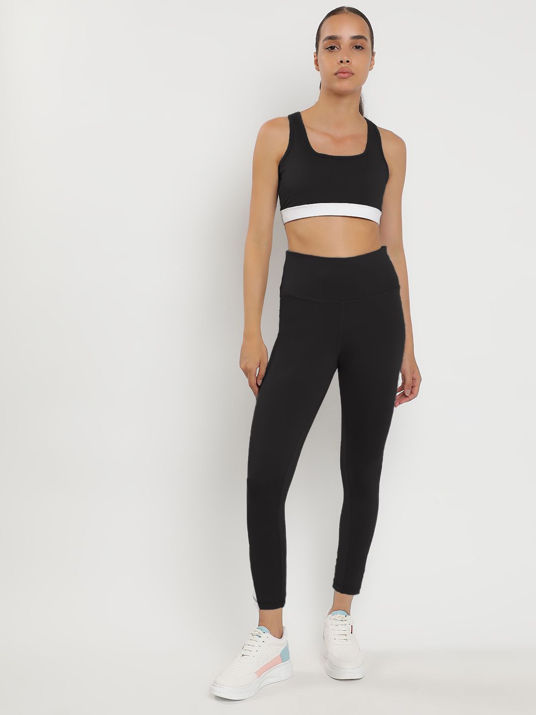 

Wearjukebox Sports Bra With Leggings Co-Ords, Black