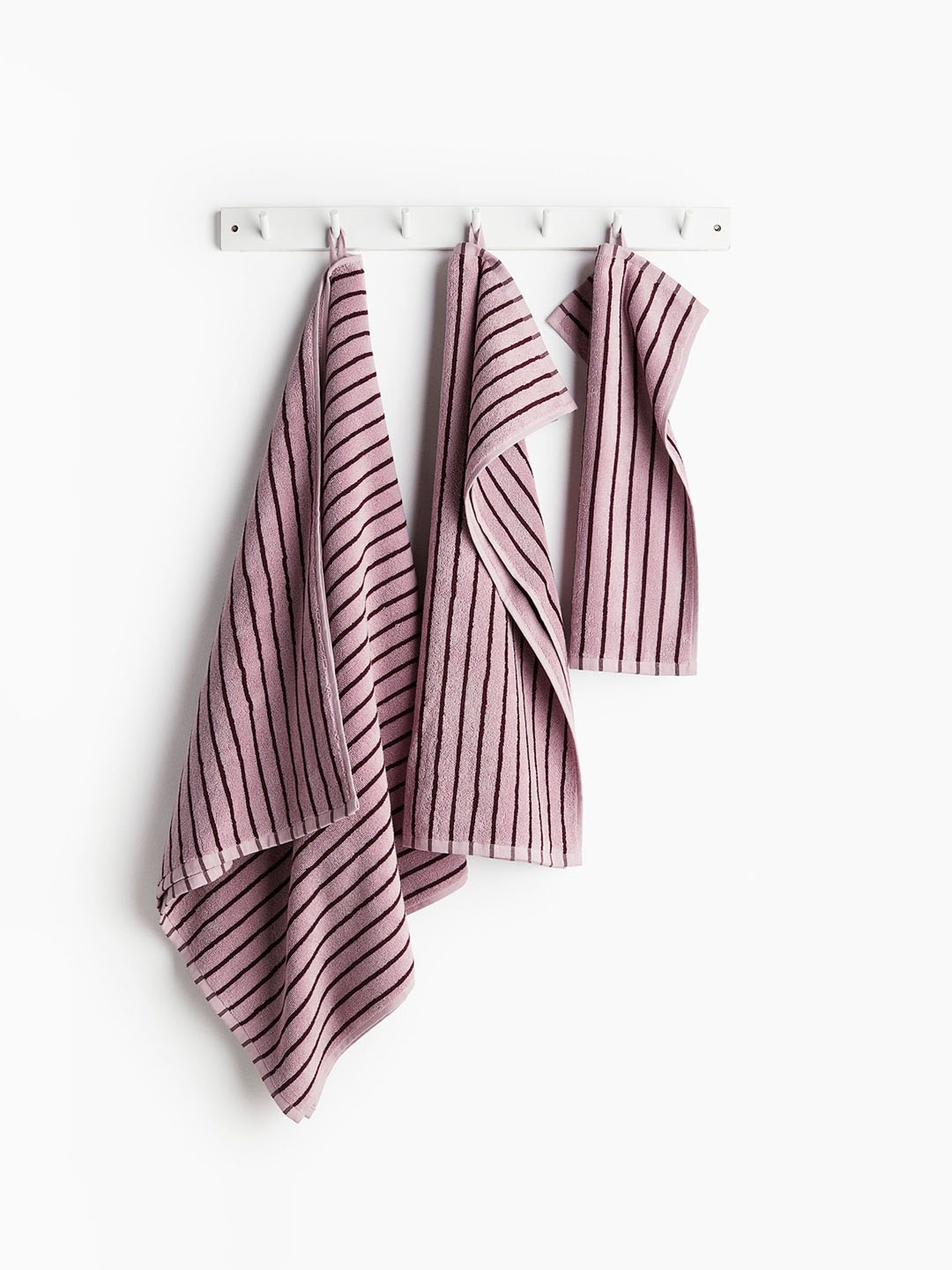 

H&M Pink Striped Bath Towels