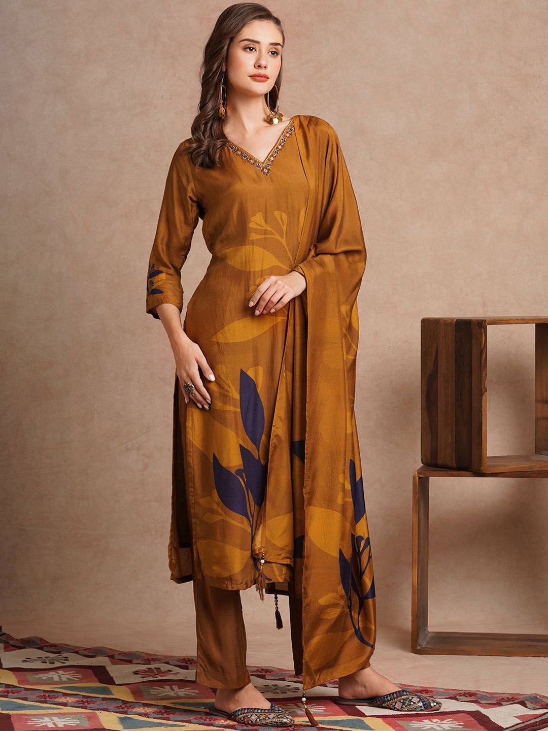 

FASHOR Women Floral Printed Regular Beads and Stones Kurta with Trousers & With Dupatta, Brown