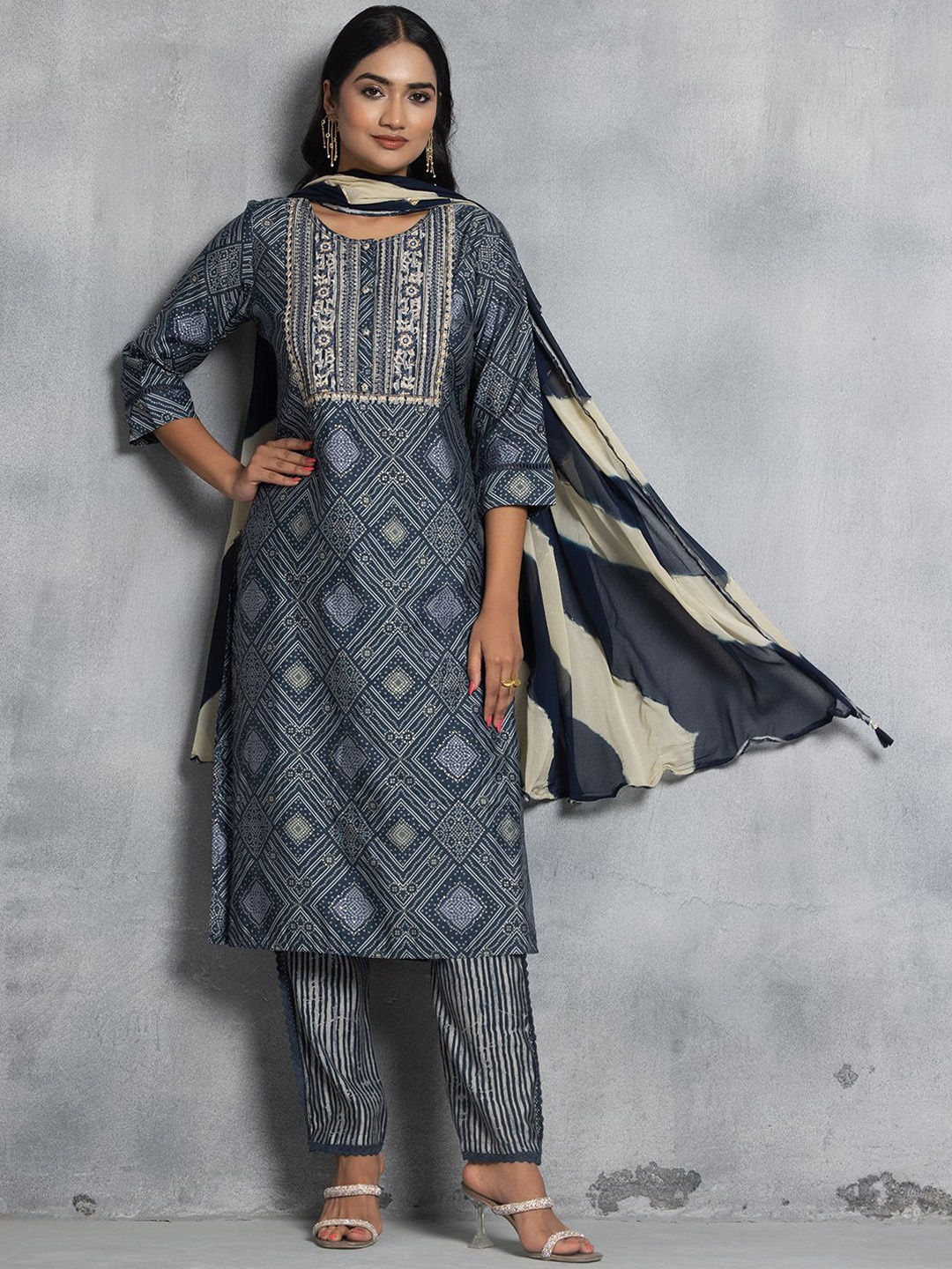 

Rang by Indya Ethnic Motifs Printed Thread Work Pure Cotton Straight Kurta, Blue