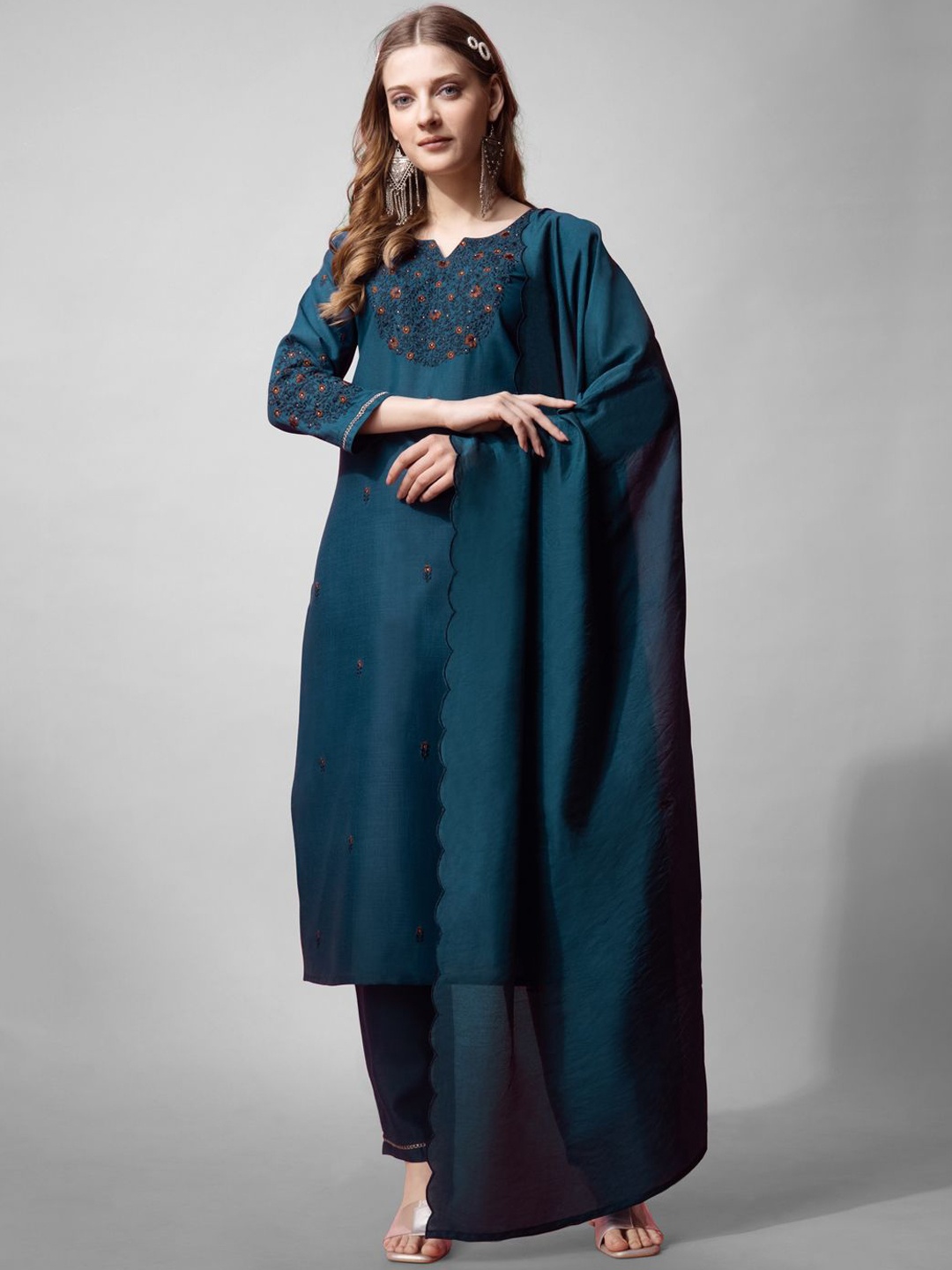 

Rujave Women Floral Embroidered Regular Sequinned Kurta with Trousers & With Dupatta, Teal