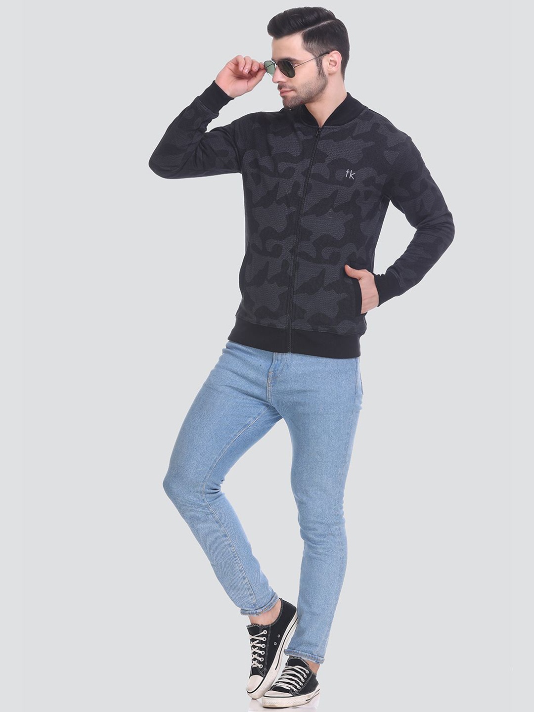 

Tuckinn Men Round Neck Printed Sweatshirt, Black