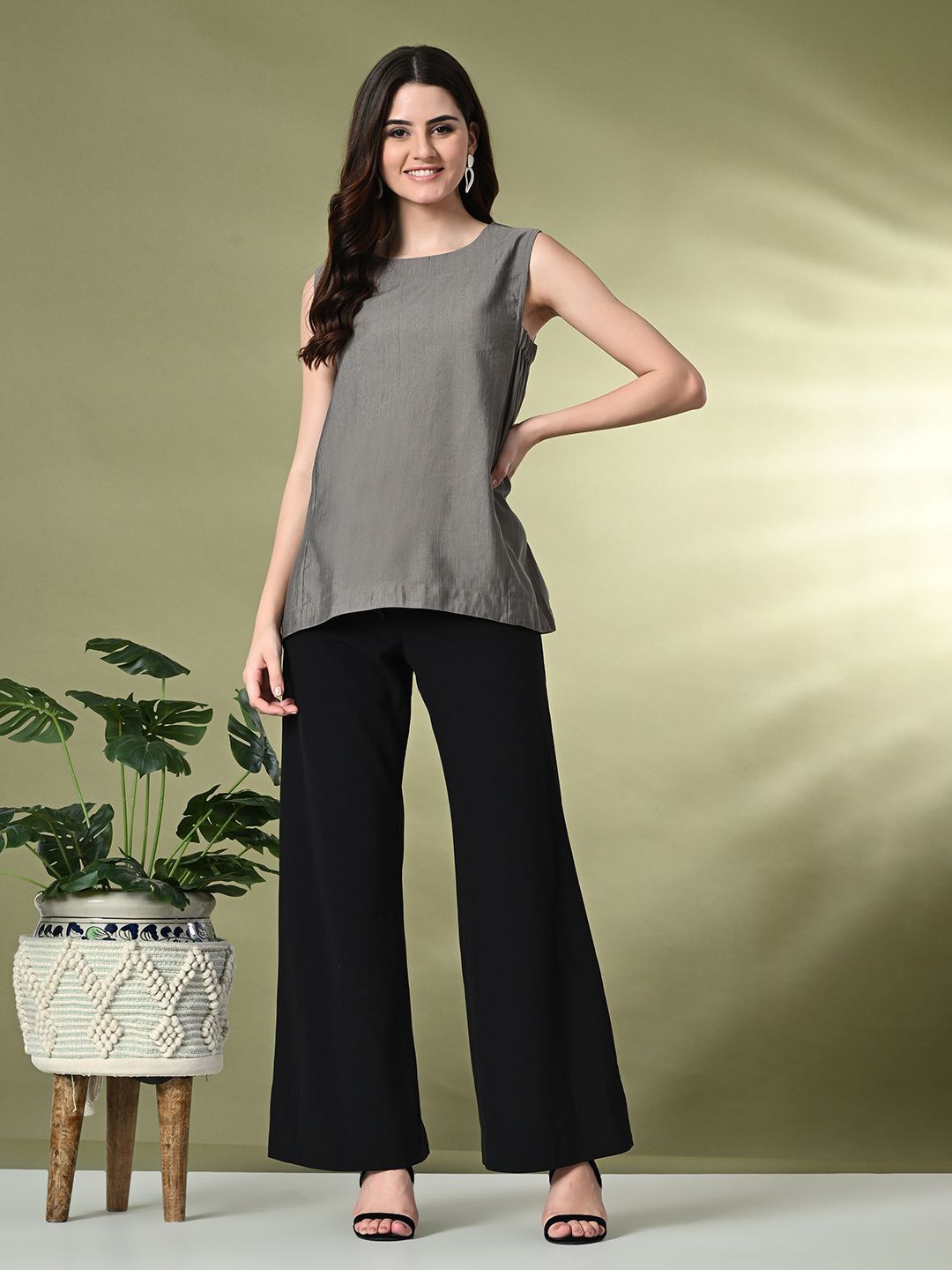 

Sangria Sleeveless Tops, Grey