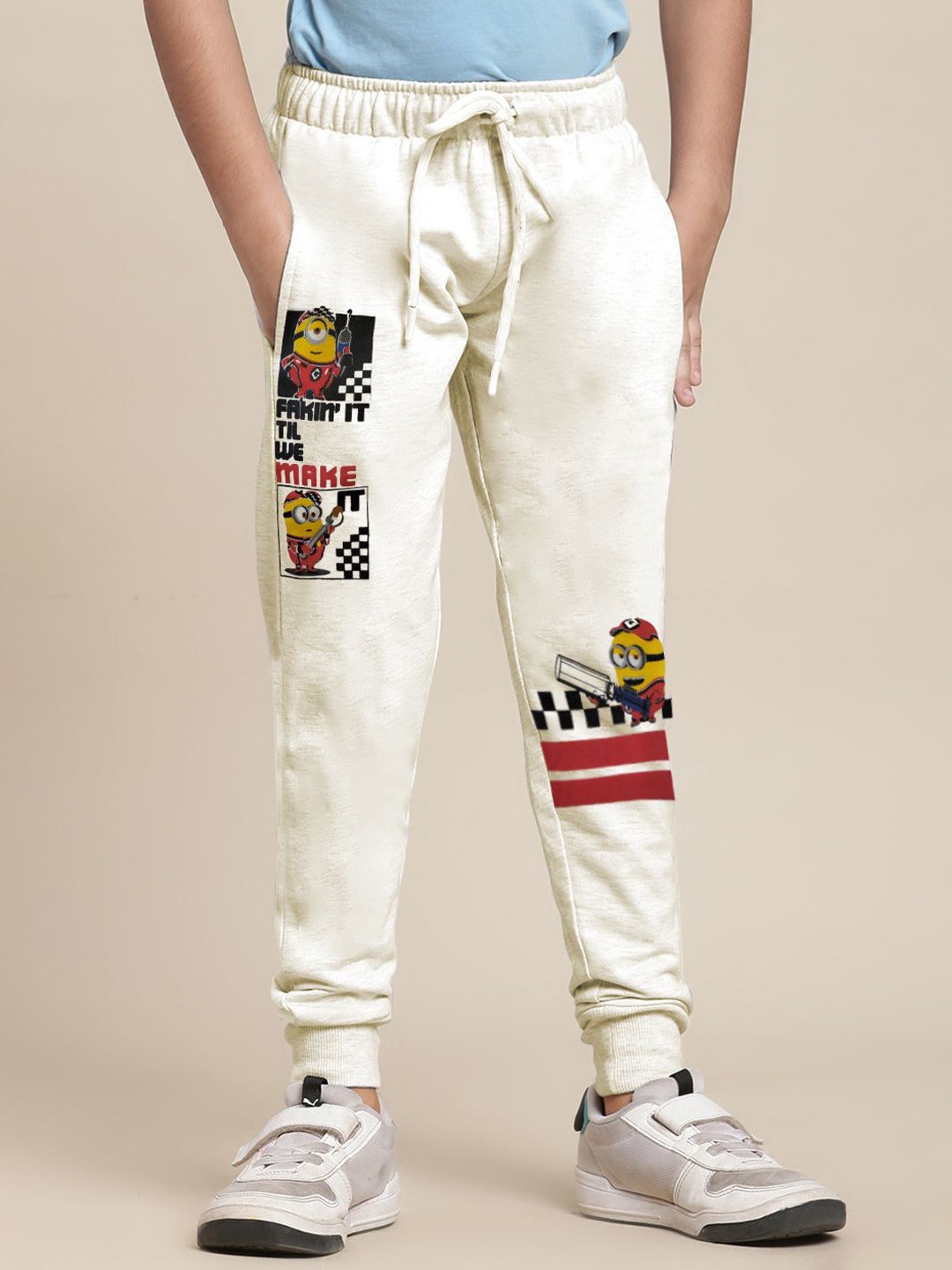 

Kids Ville Boys Minions Printed Joggers, Off white