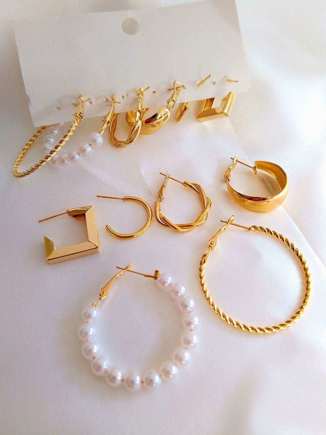 

DressBerry Contemporary Studs Earrings, Gold