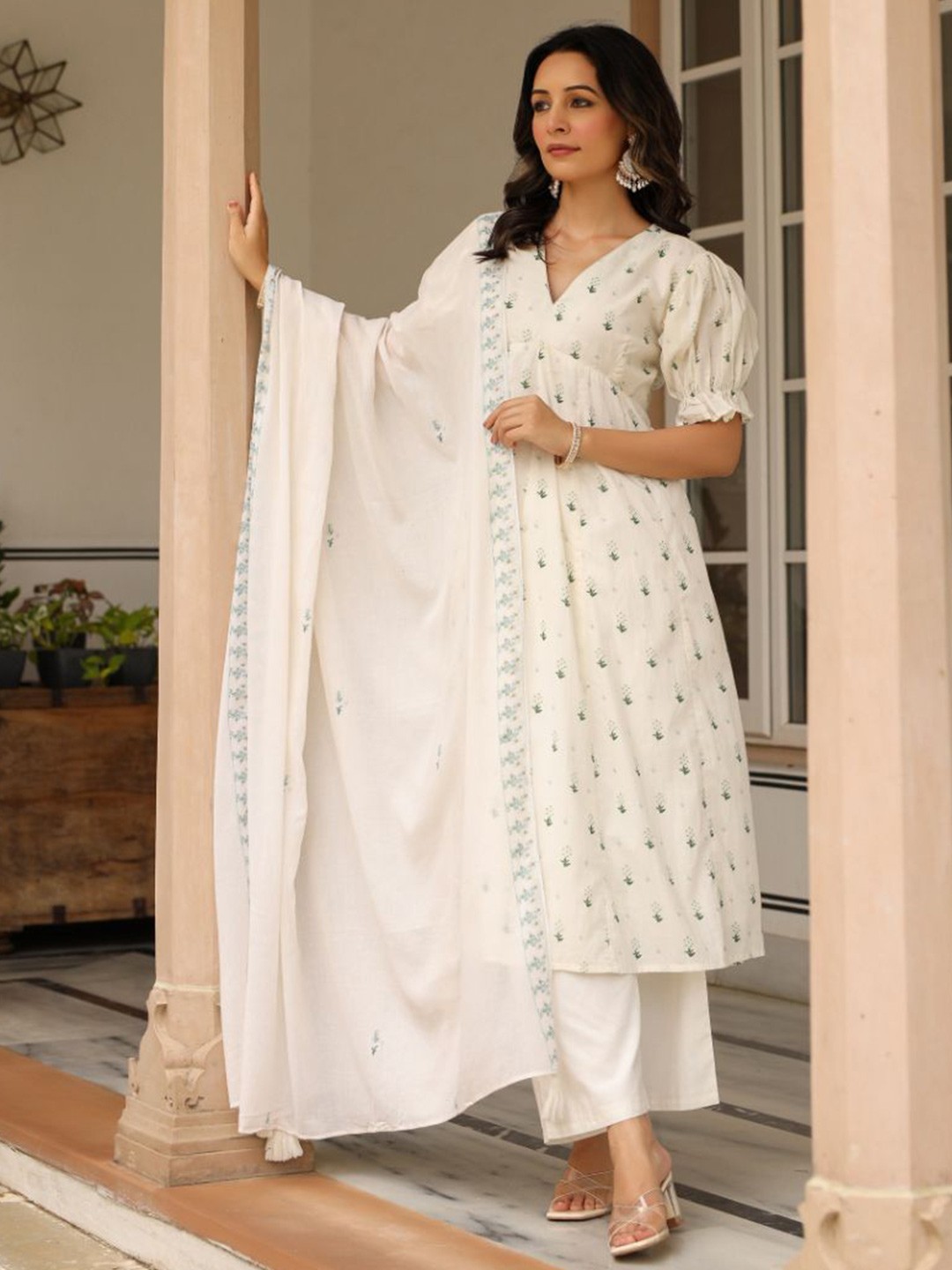

PHEETA Women Floral Printed Empire Pure Cotton Kurta with Palazzos & With Dupatta, White