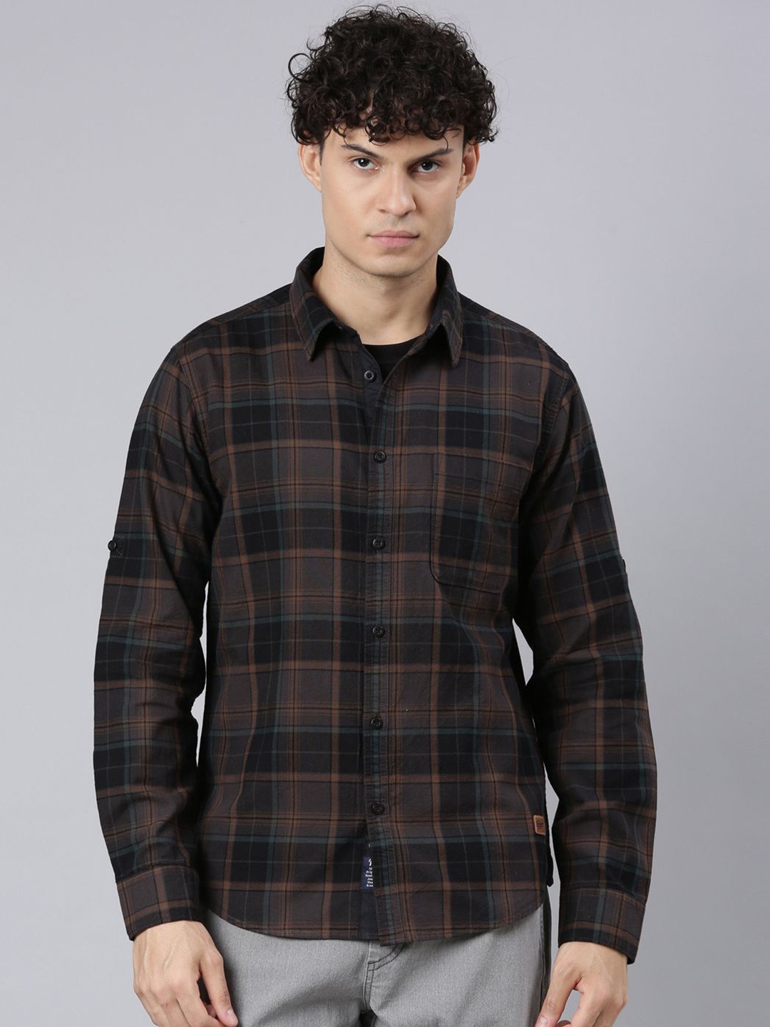 

The Roadster Lifestyle Co. Men Standard Spread Collar Checked Cotton Casual Shirt, Brown