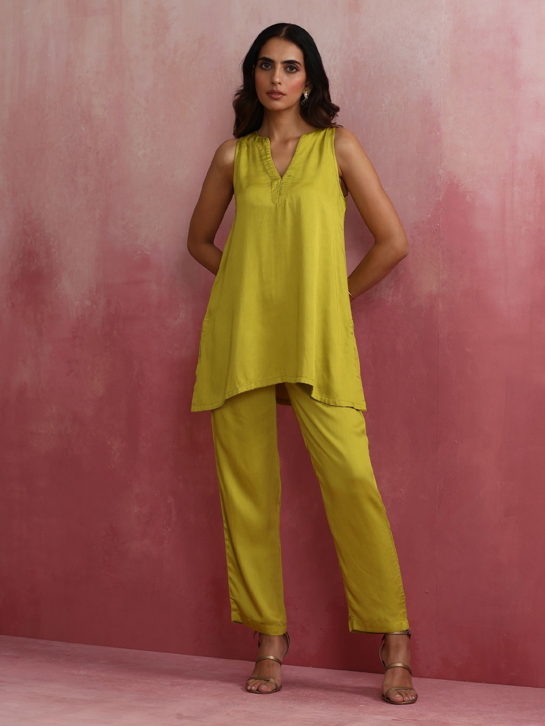 

trueBrowns V-Neck Sleeveless Tunic & Trouser Co-Ords, Green