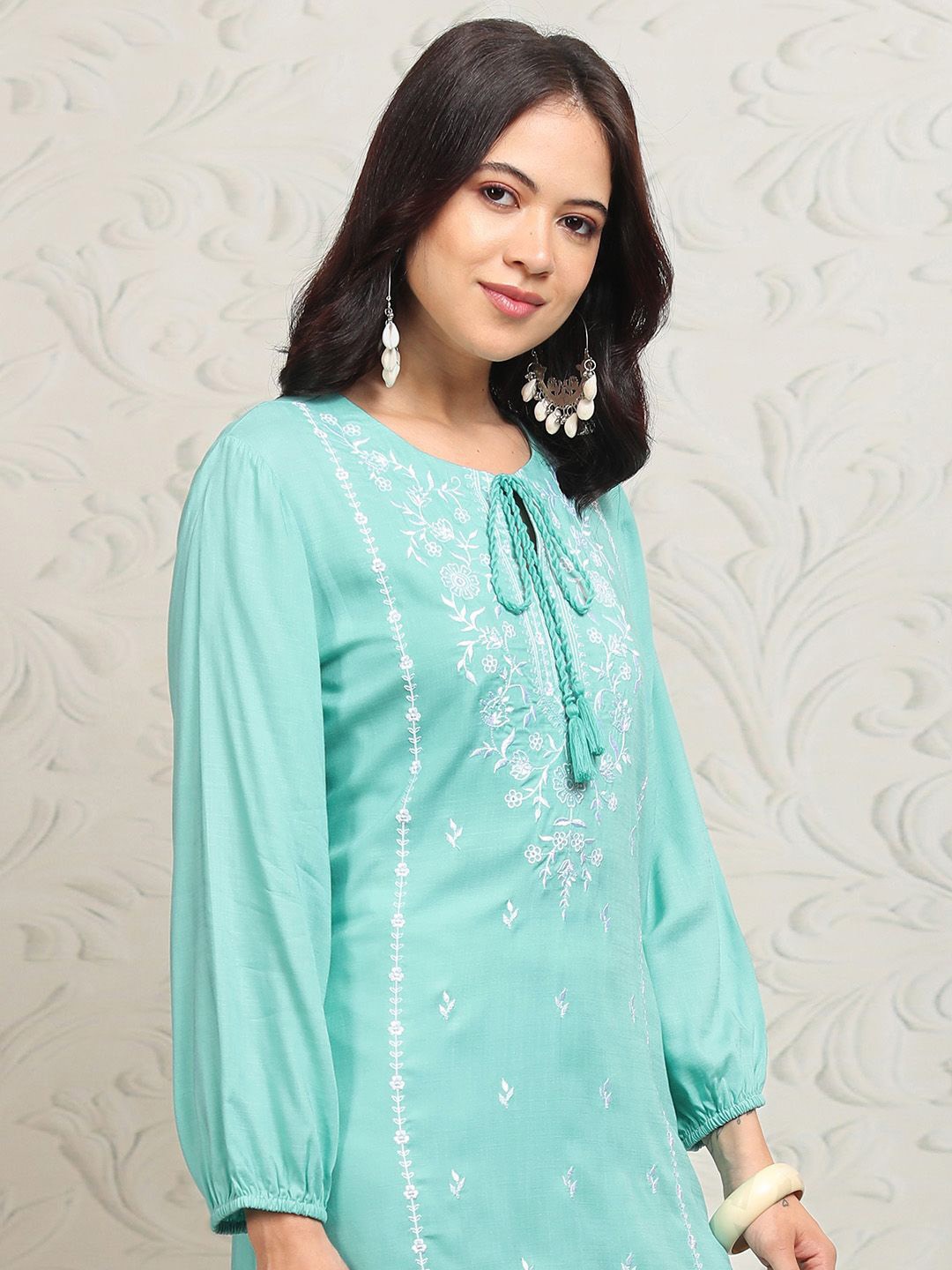 

Vishudh Women Embroidered Kurta, Blue