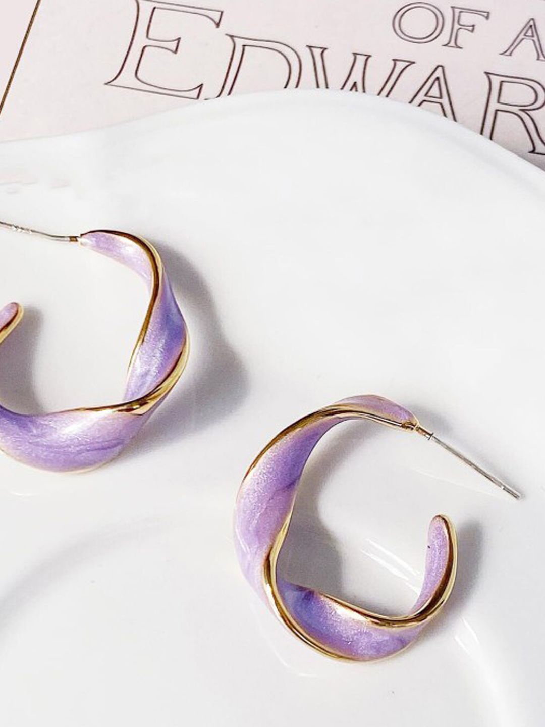 

Xivir Contemporary Hoop Earrings, Multi