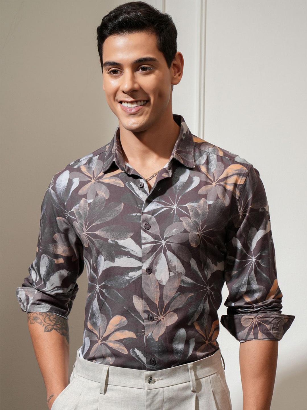

LOCOMOTIVE Men Floral Printed Slim Fit Casual Shirt, Grey