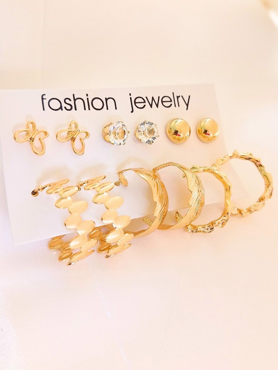 

DressBerry Contemporary Studs Earrings, Gold