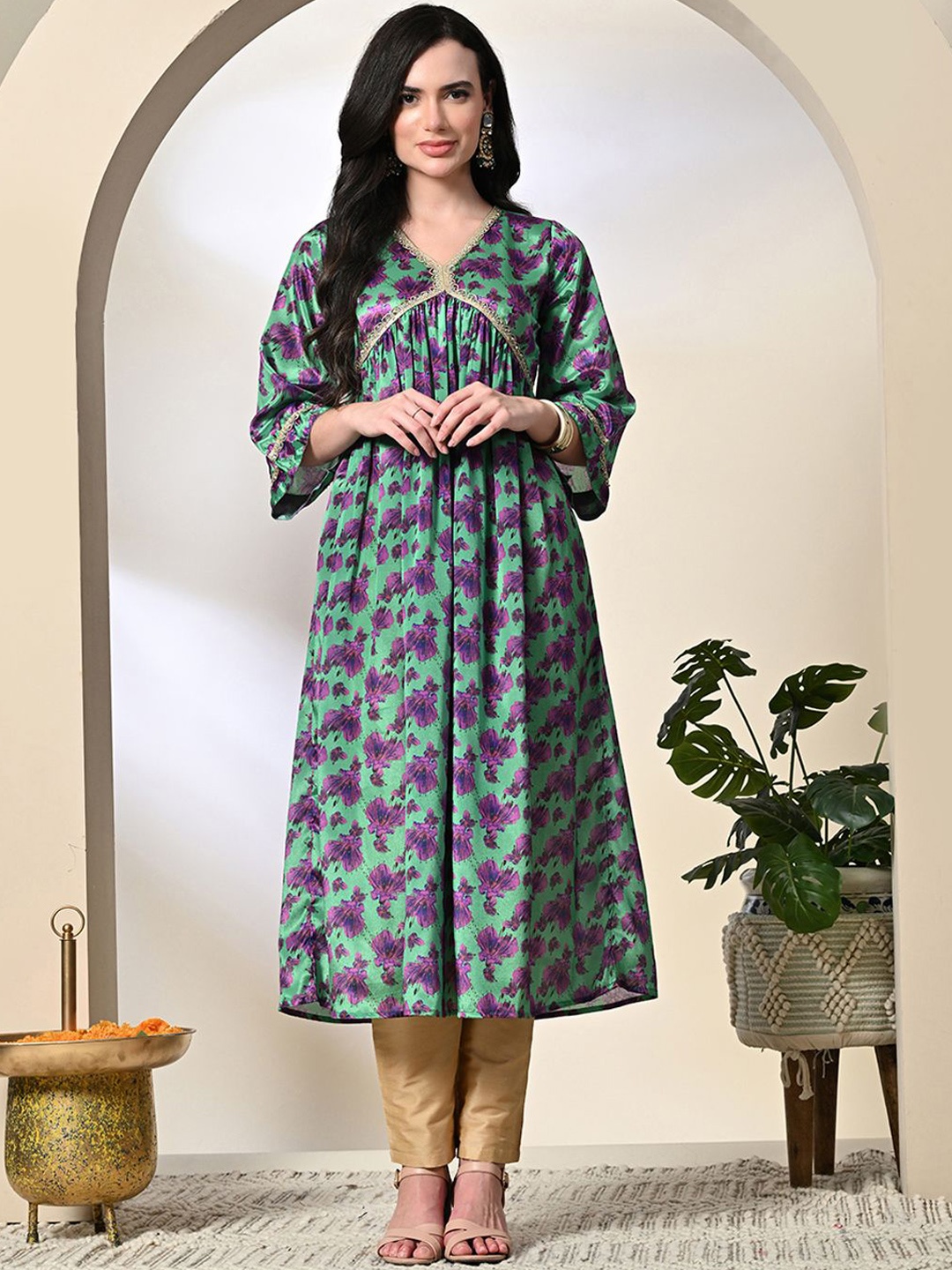 

Myshka Women Floral Printed Flared Sleeves Thread Work Kurta, Green