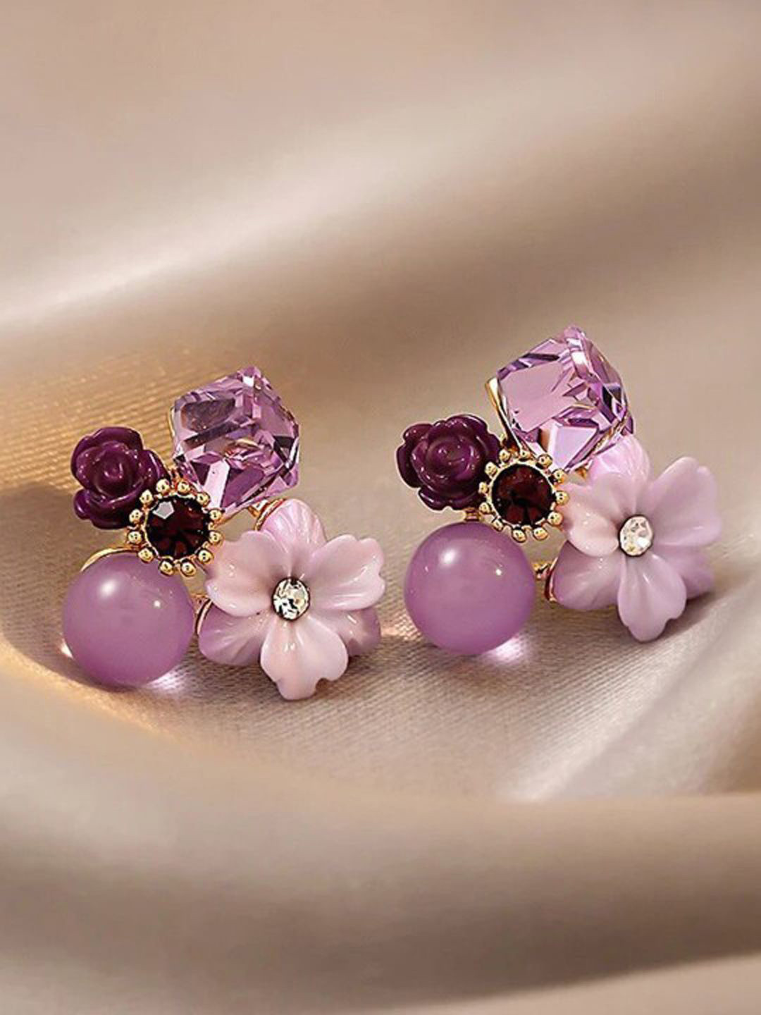 

Xivir Floral Studs Earrings, Multi