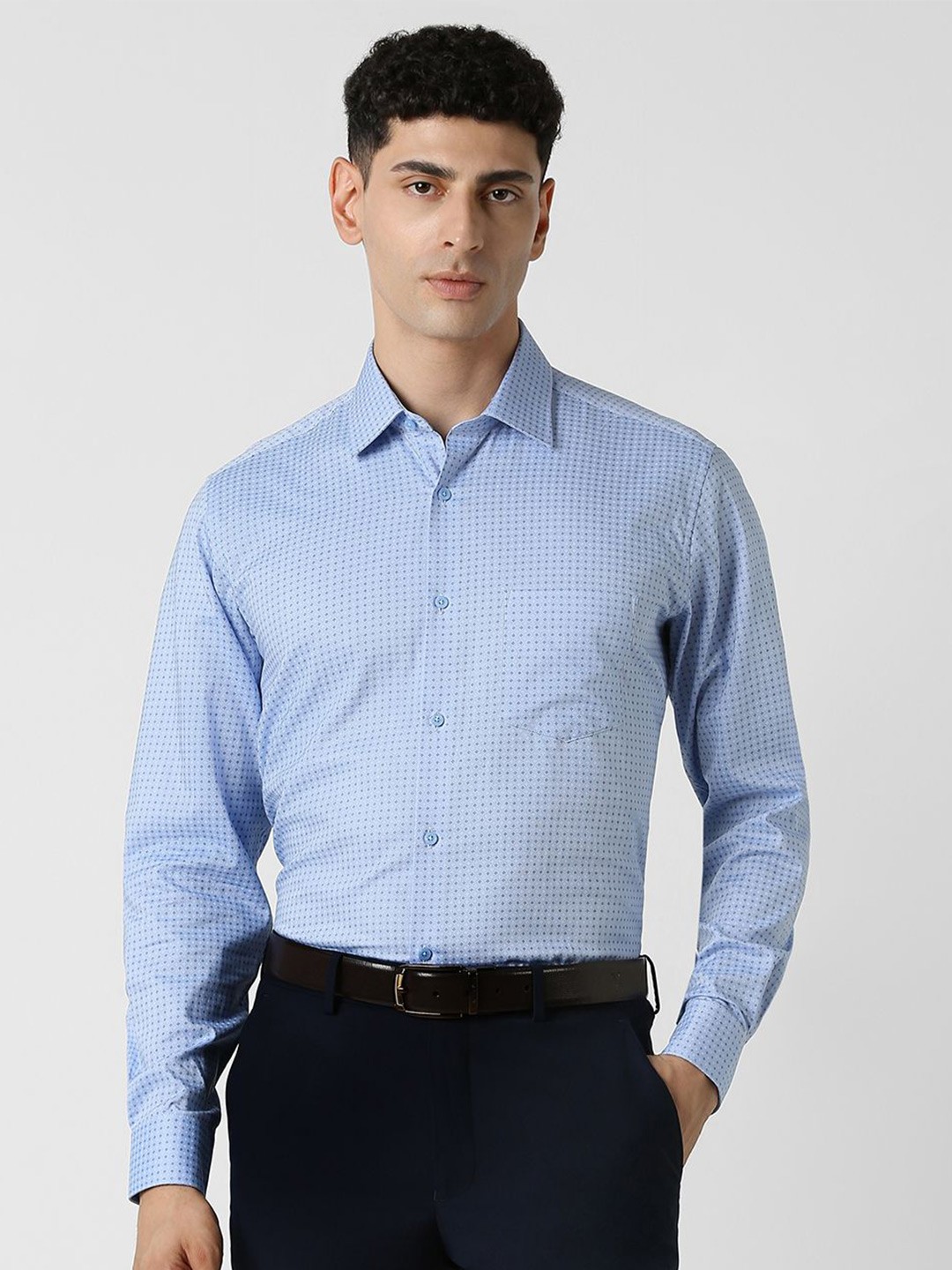 

Van Heusen Men Opaque Checked Formal Shirt, Blue
