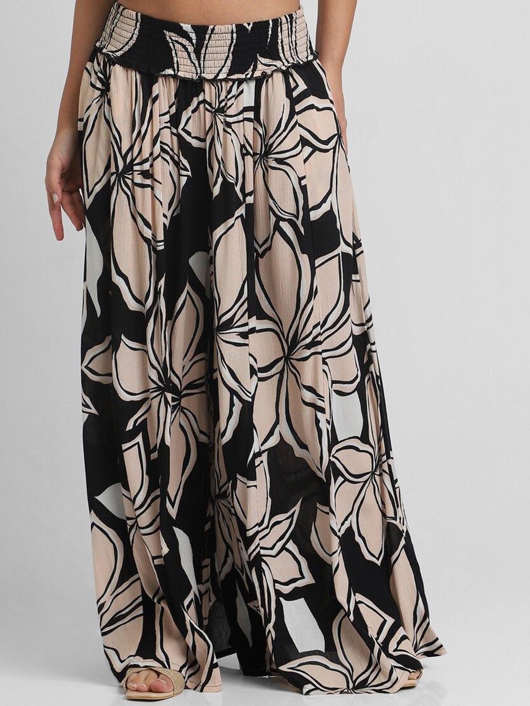 

FOREVER 21 Women Floral Printed Flared Trousers, Black