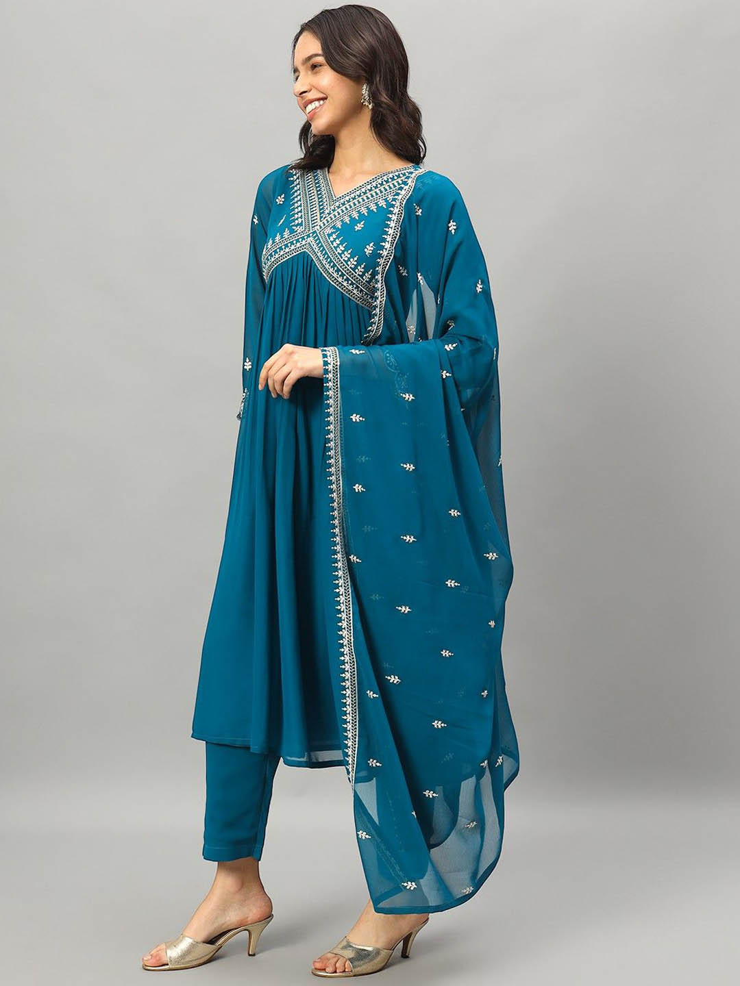 

Growish Women Floral Embroidered Regular Thread Work Kurta with Trousers & With Dupatta, Blue