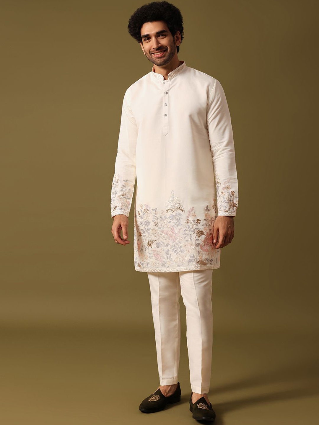 

KALKI Fashion Men Floral Embroidered Regular Thread Work Kurta with Pyjamas, Off white