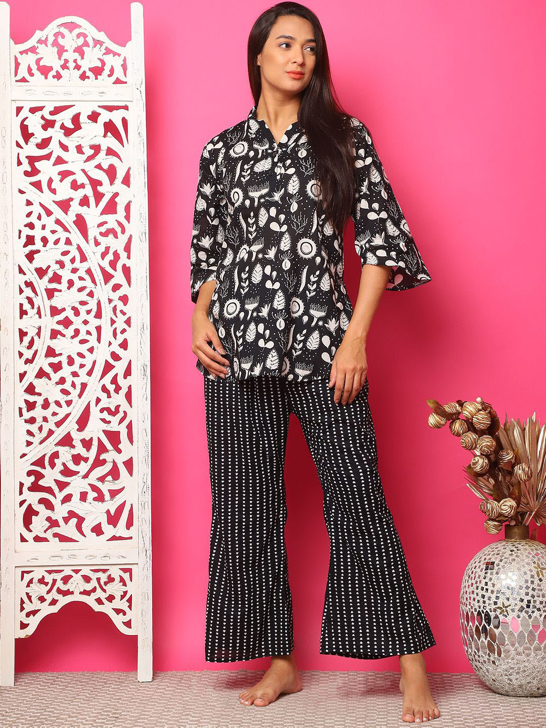

TAG 7 Women Printed Night suit, Black