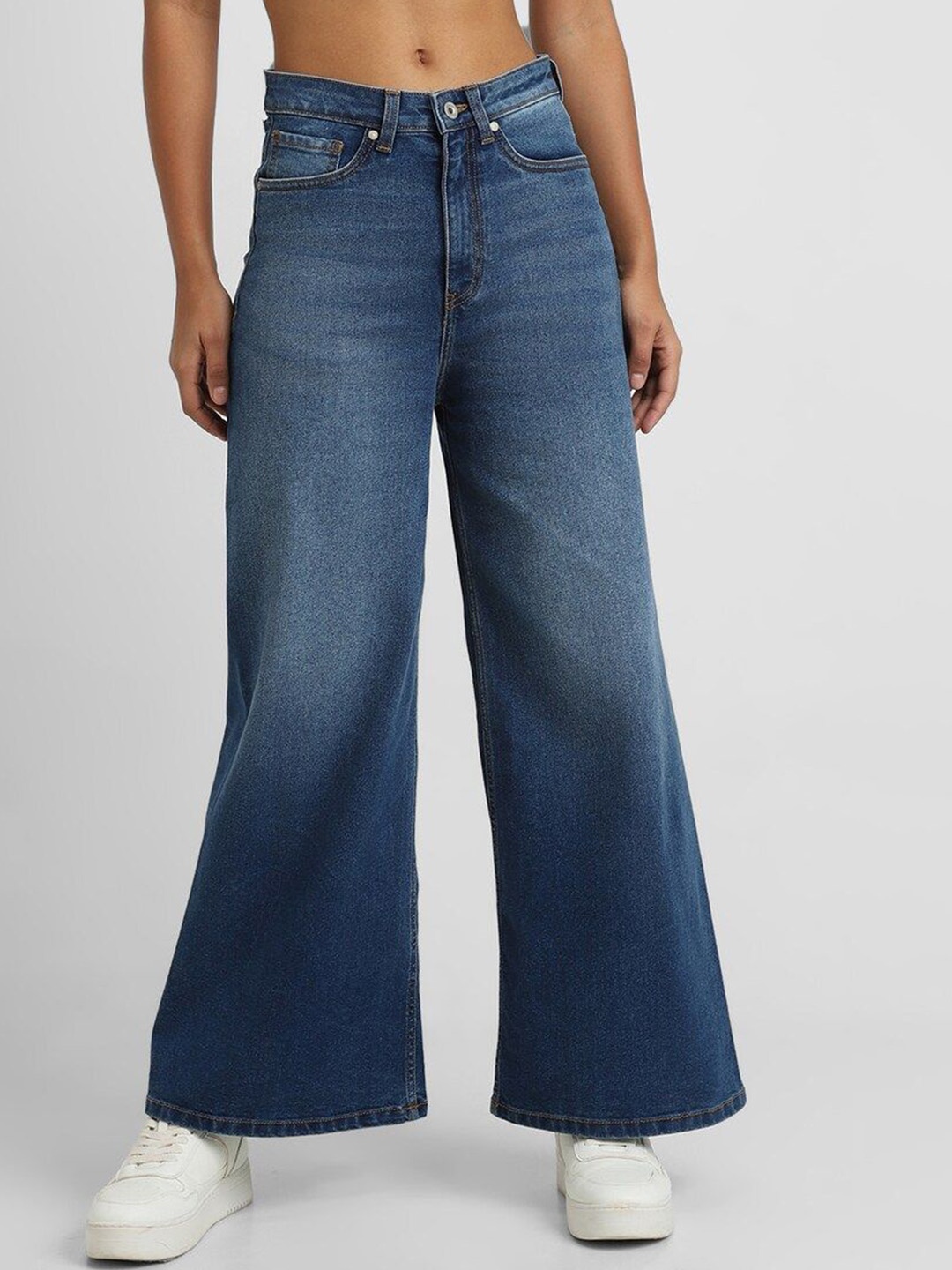 

FOREVER 21 Women Flared Low Distress Light Fade Jeans, Navy blue