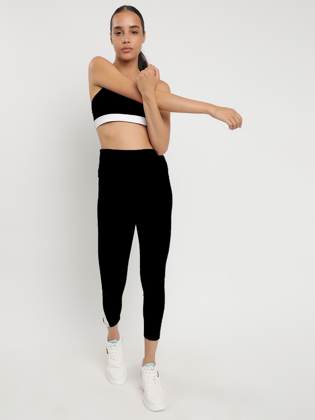 

Wearjukebox Sports Bra With Leggings Co-Ords, Black