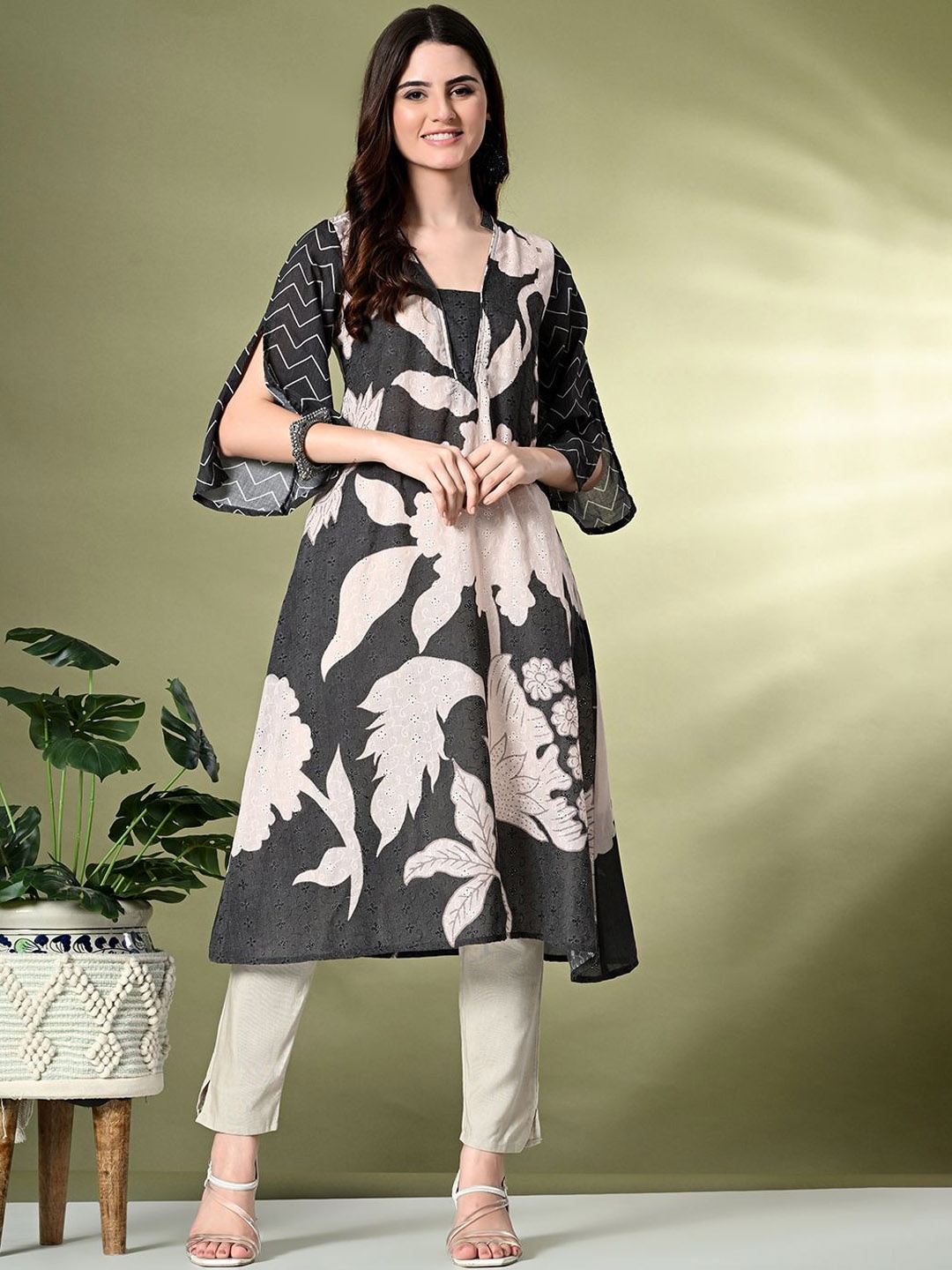 

Sangria Printed Cotton A-Line Kurtis, Black
