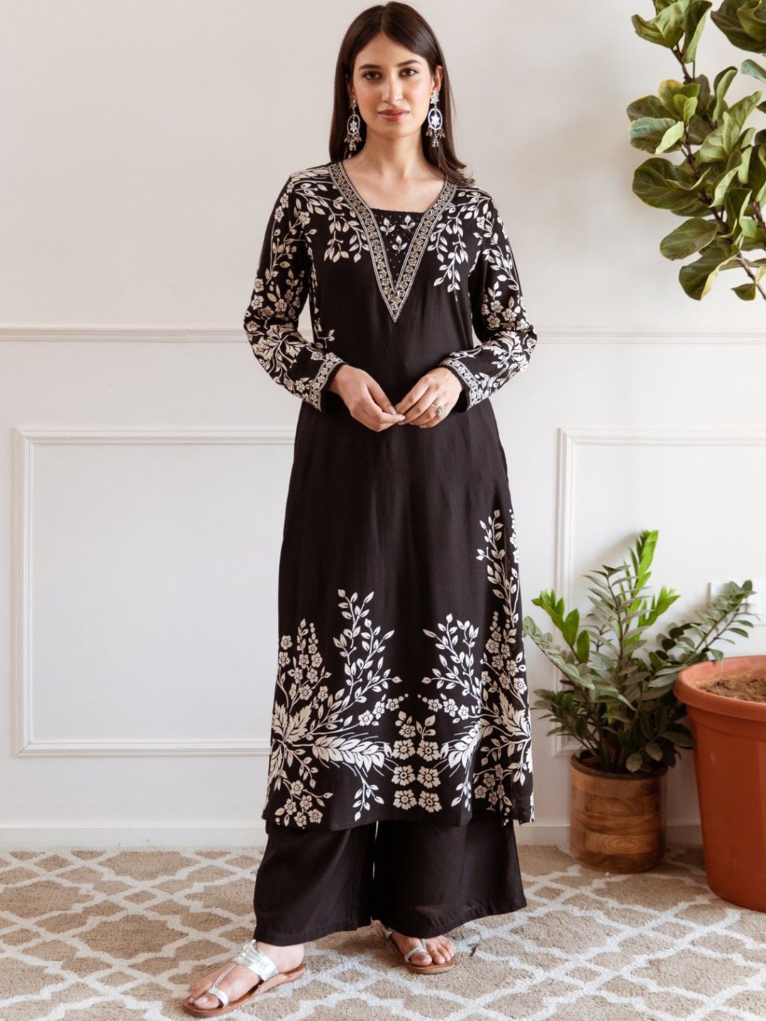

AUTUMN LANE Women Floral Printed Regular Sequinned Pure Cotton Kurta with Palazzos, Black