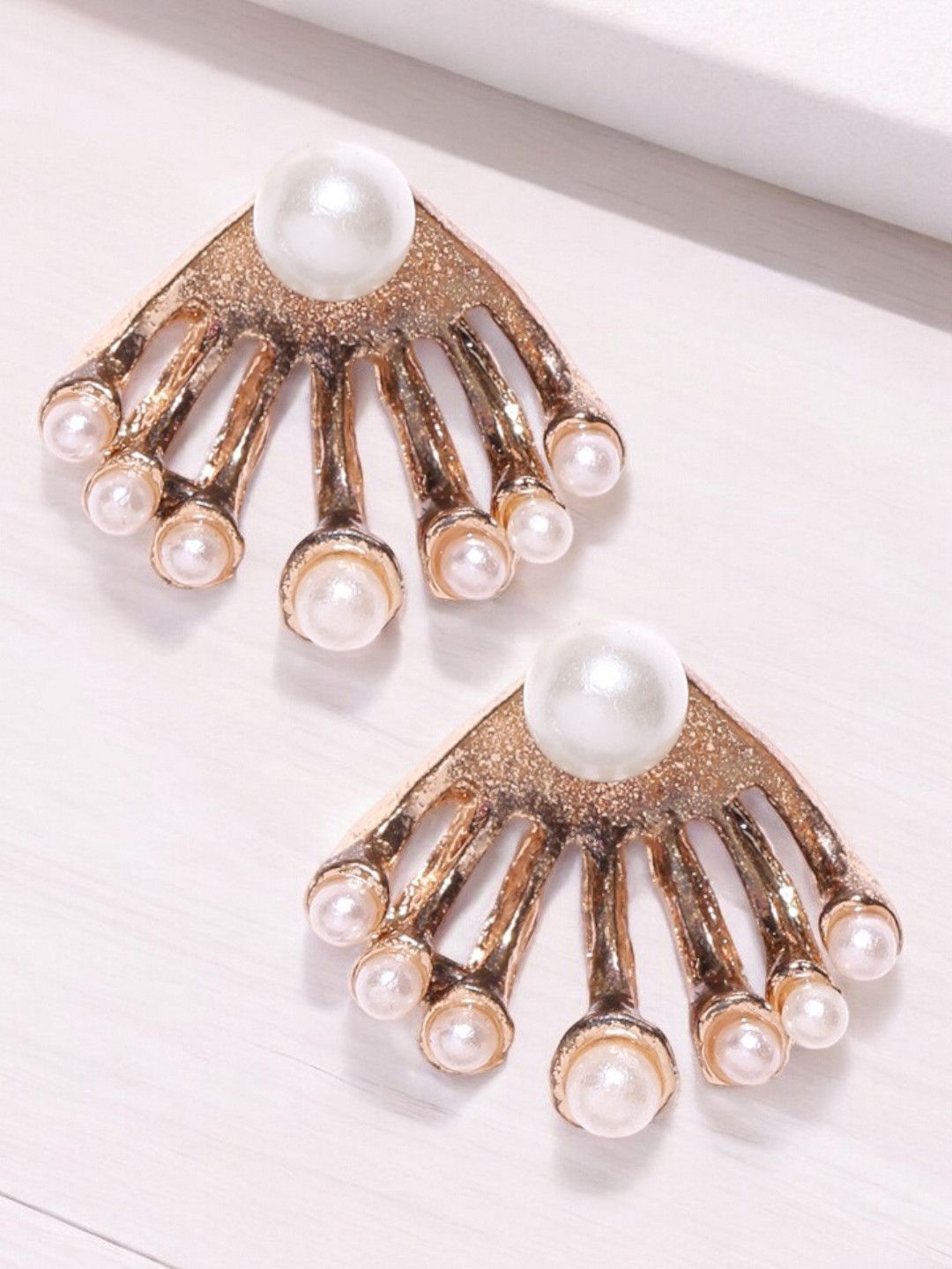 

fabula Pearls Contemporary Studs, Gold