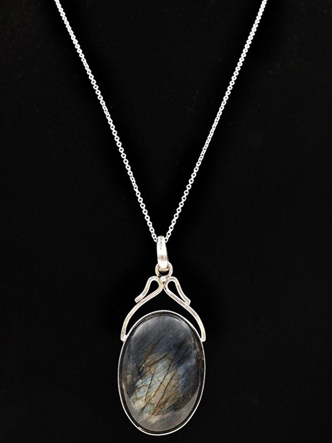 

Exotic India Labradorite Gemstone Oval Shape Sterling Silver Pendant