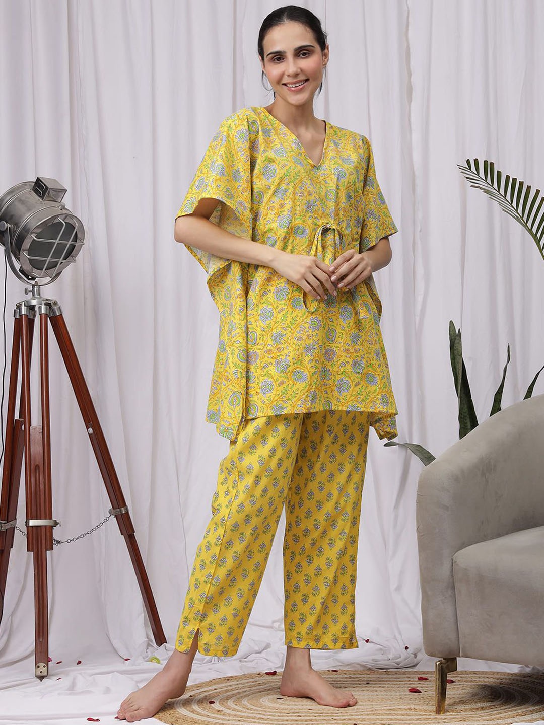 

NEUDIS Women Printed Kaftan Night suit, Yellow