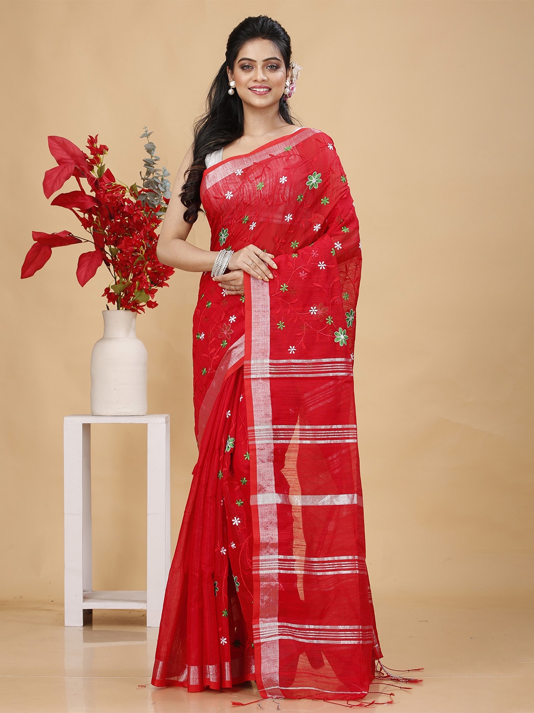 

SLAGHA Floral Zari Taant Saree, Red