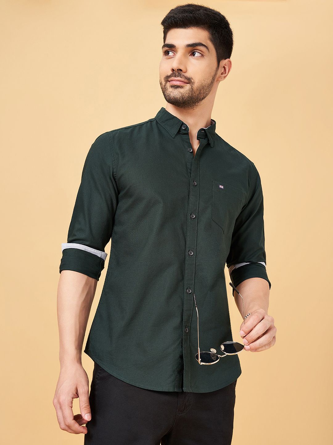 

BYFORD by Pantaloons Men Spread Collar Solid Cotton Slim Fit Casual Shirt, Green