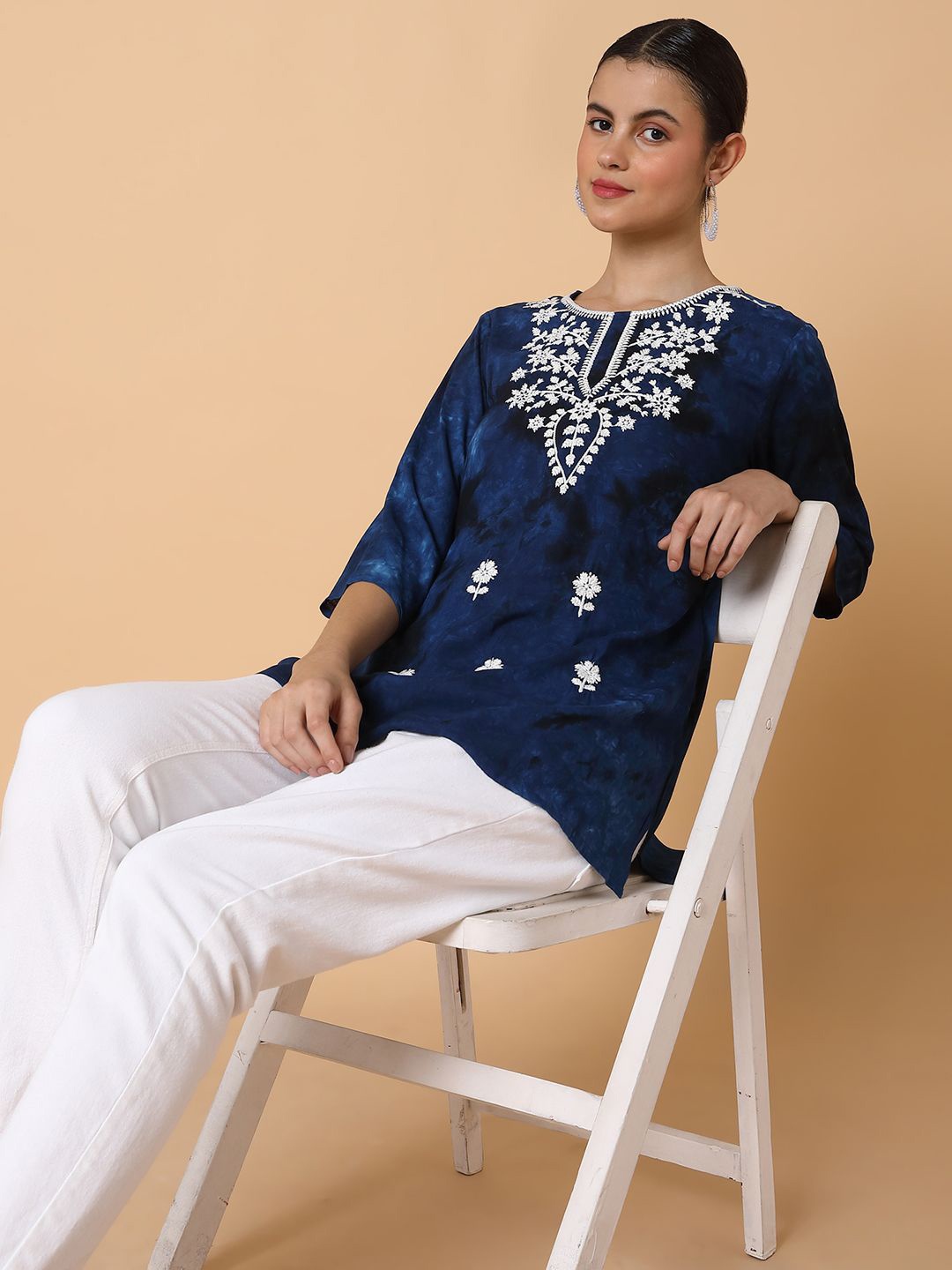 

SHOWOFF Floral Yoke Design Chikankari Chikankari Kurti, Navy blue