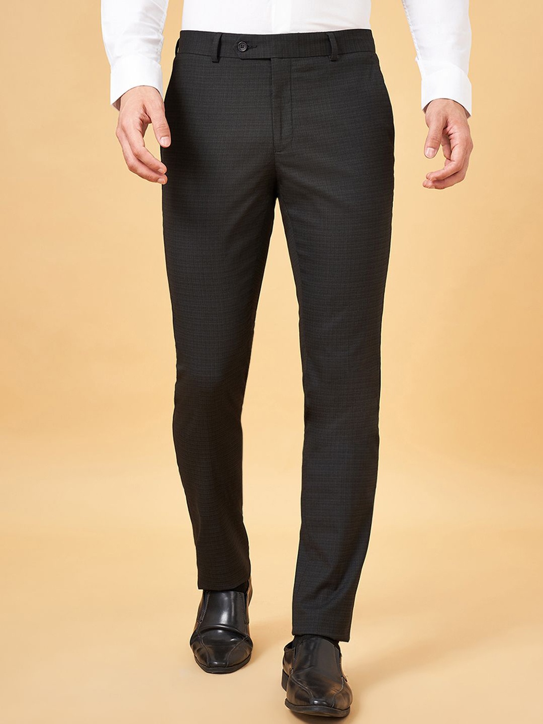 

BYFORD by Pantaloons Men Slim Fit Mid Rise Formal Trousers, Black