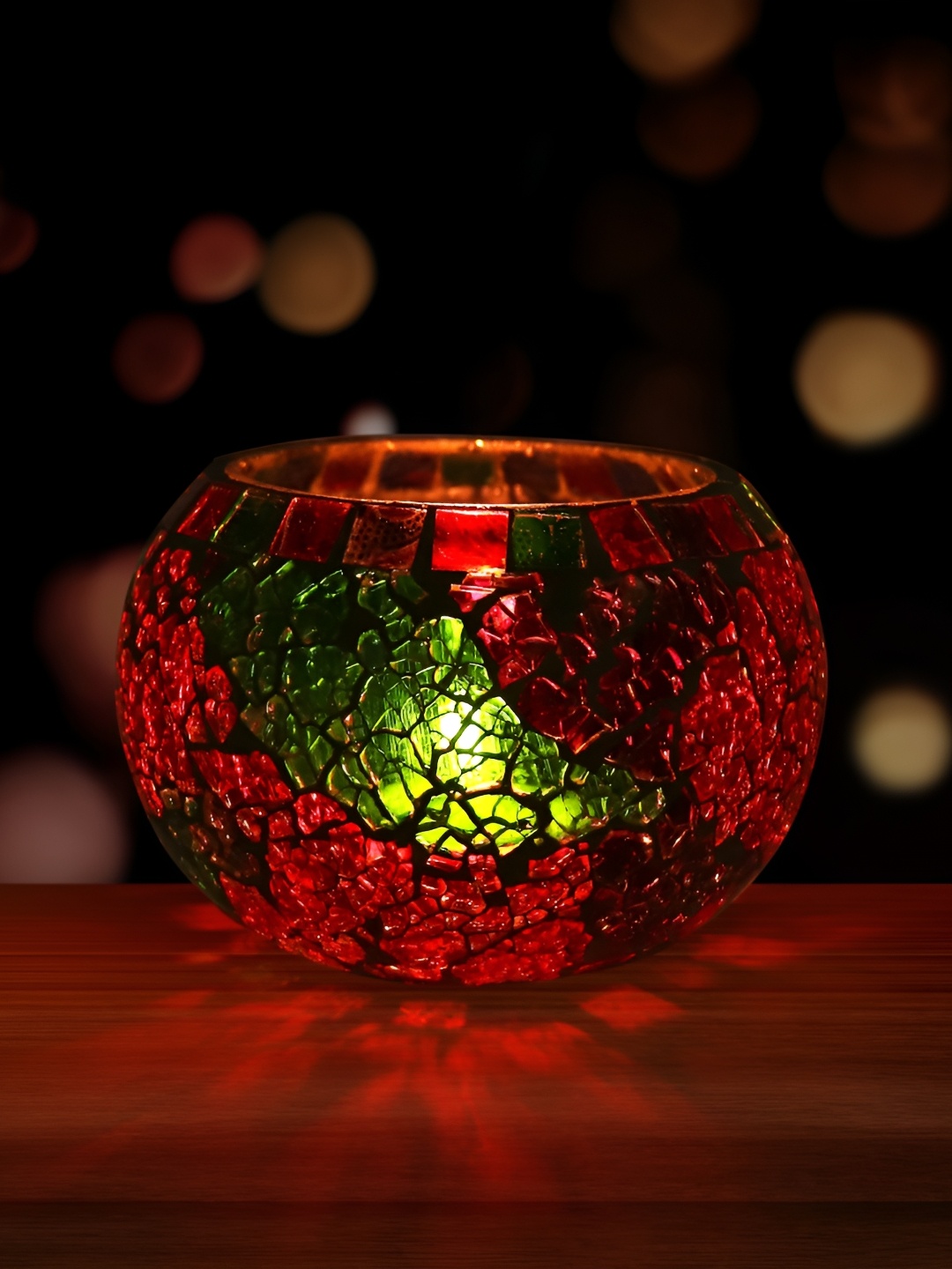

PockMAN Silver-Toned & Red Textured Candle Holder
