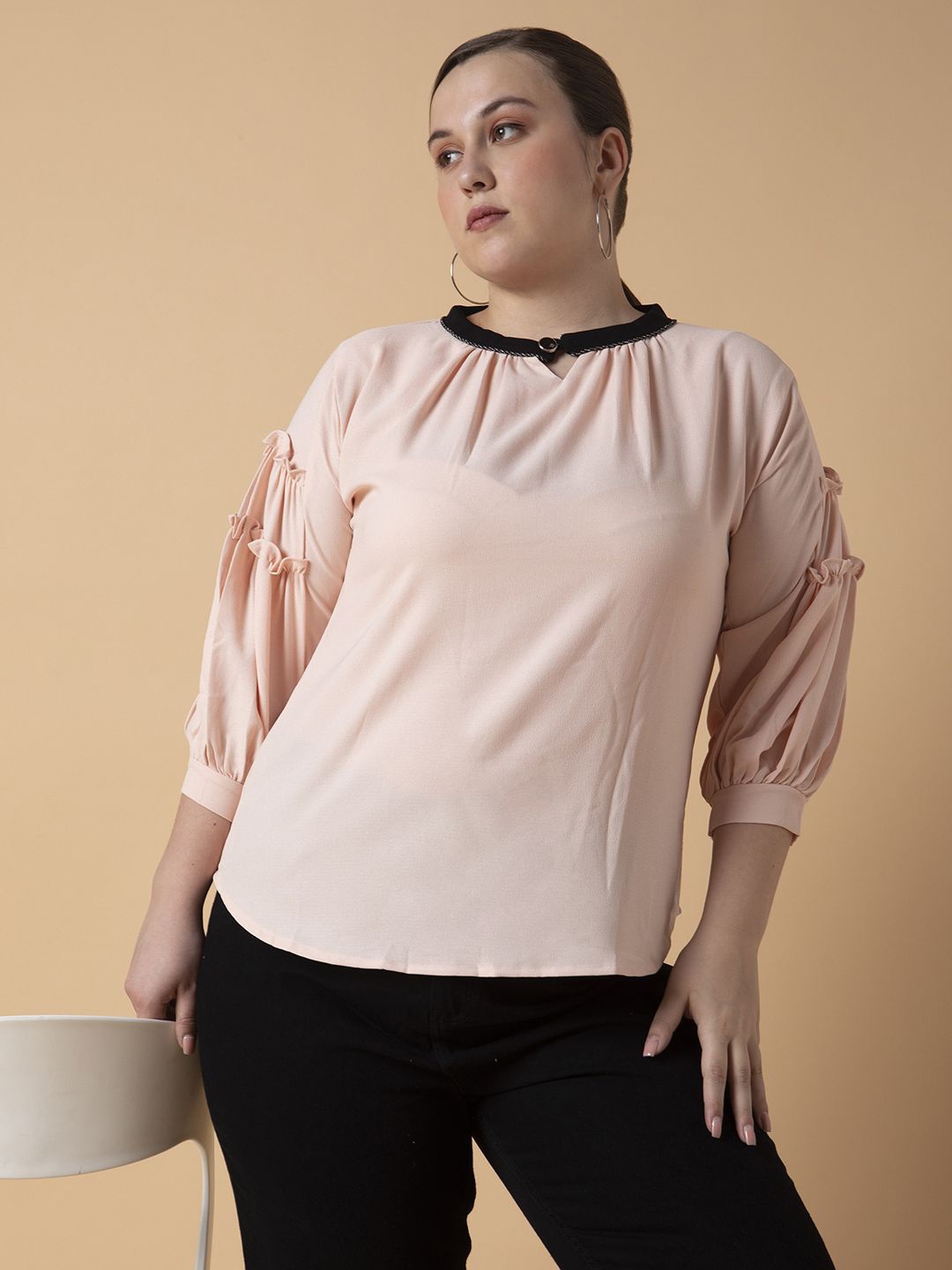 

SHOWOFF Crepe Top, Peach