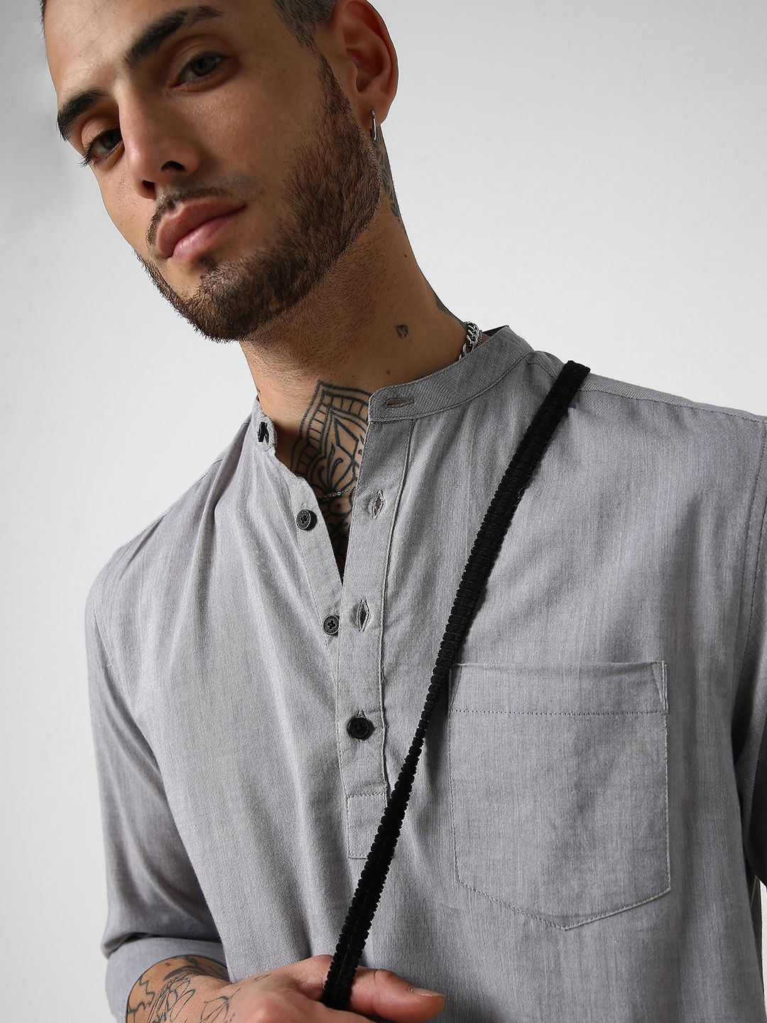 

VASTRADO Band Collar Cotton Straight Kurta, Metallic