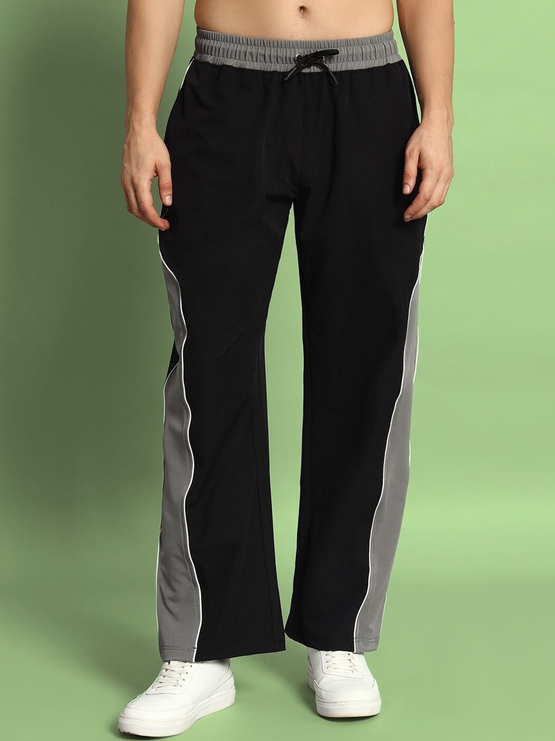

WEARDUDS Men Relaxed Fit Cargo Trousers, Black