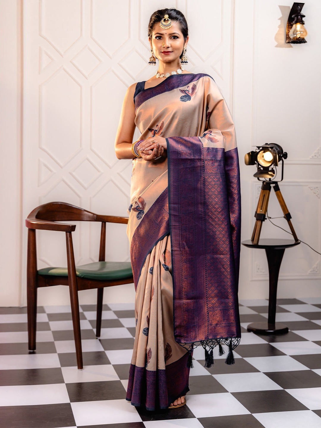 

Reeta Fashion Woven Design Zari Saree, Pink