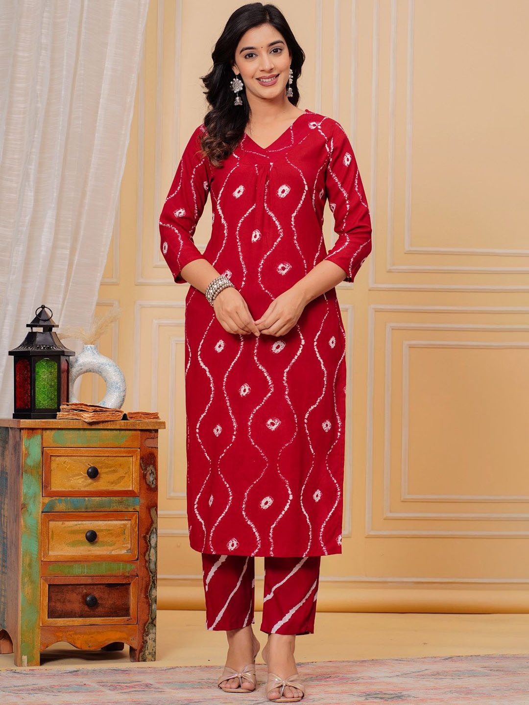 

SARAI CREATIONS V Neck Bandhani Printed Regular Kurta with Trousers, Red