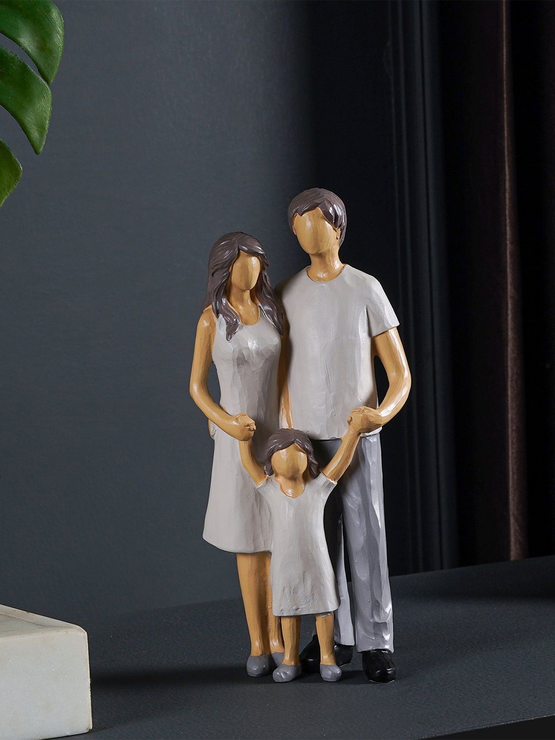 

THE ARTMENT Grey & Beige Decorative Polyresin Love Couple Family Showpiece Figurine