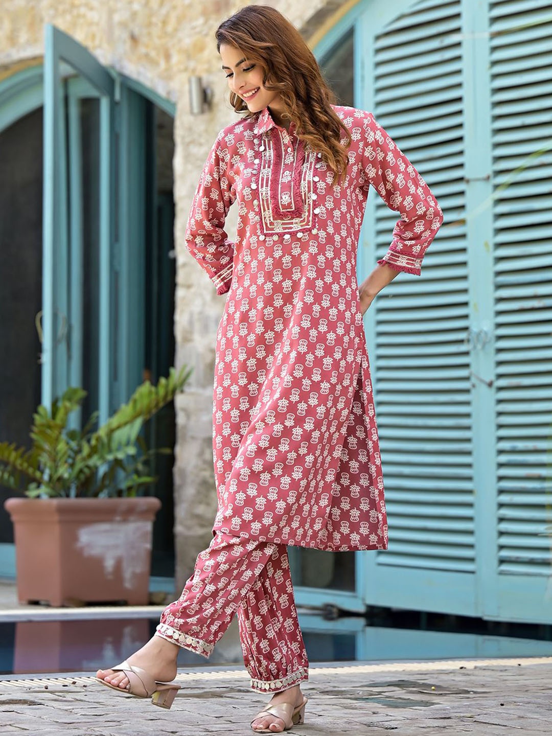 

Divena Floral Printed Gotta Patti Pure Cotton Straight Kurta With Trousers, Peach