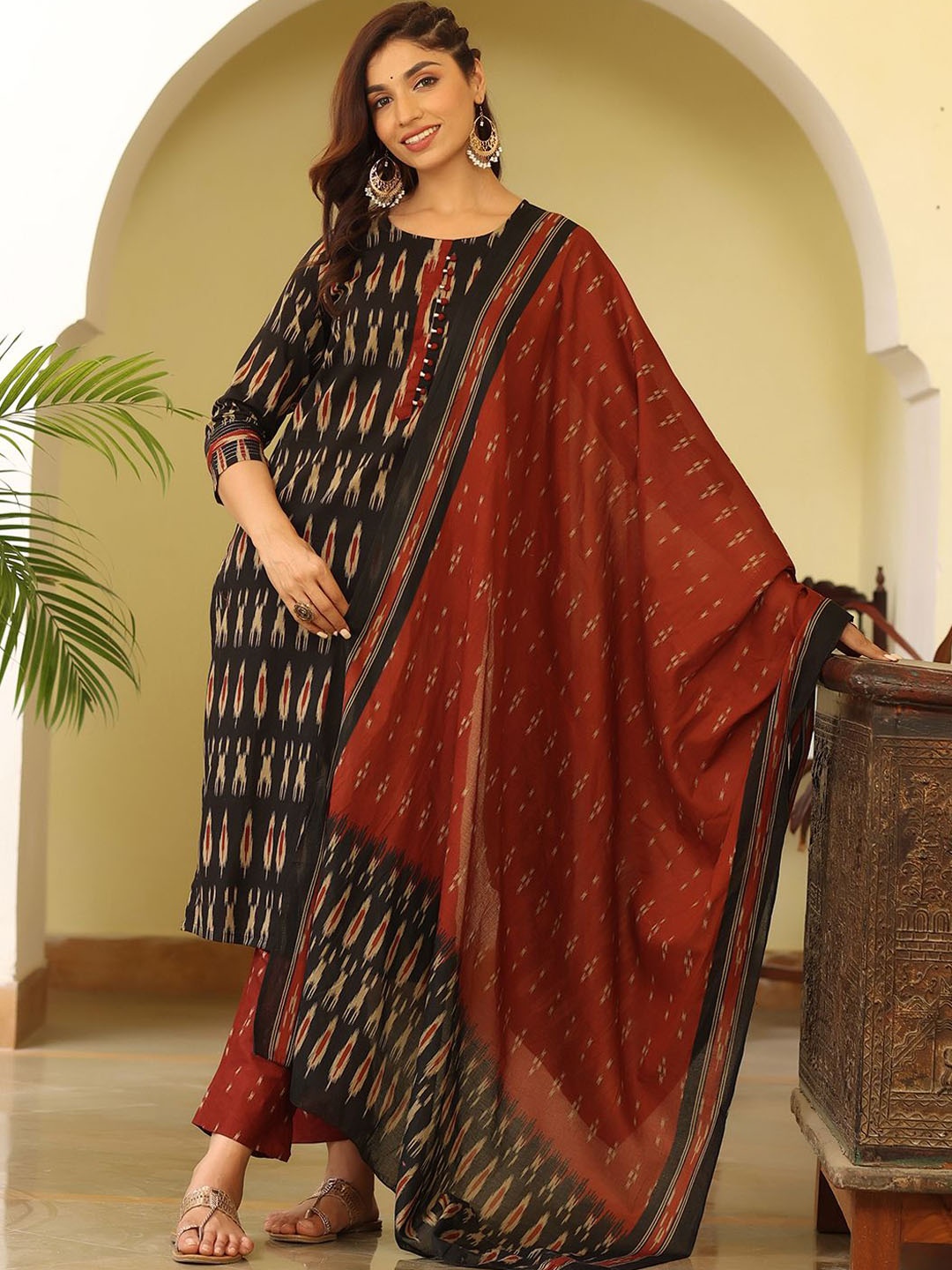 

Anouk Geometric Printed Round Neck Straight Kurta With Trousers & Dupatta, Black