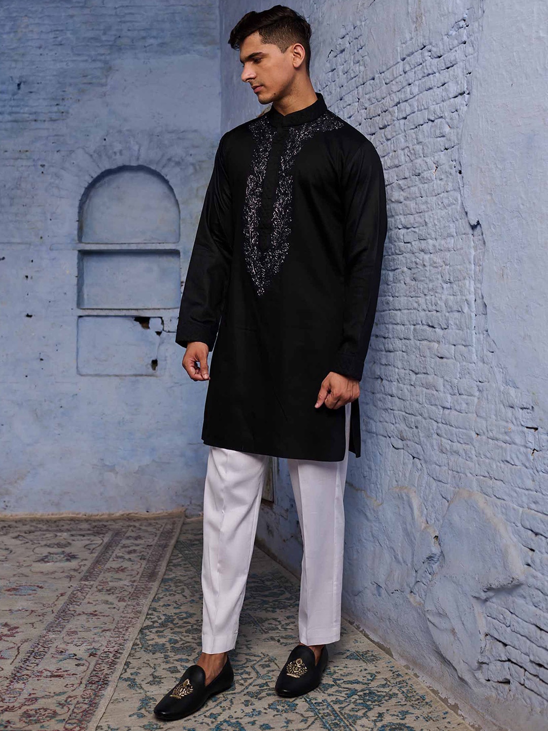 

Agrajain Floral Embroidered Beads and Stones Mandarin Collar Straight Kurta With Trousers, Black