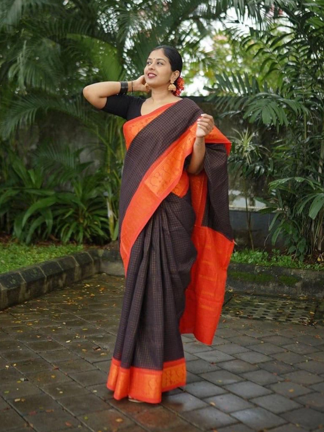 

VASALI Checked Zari Kanjeevaram Saree, Brown