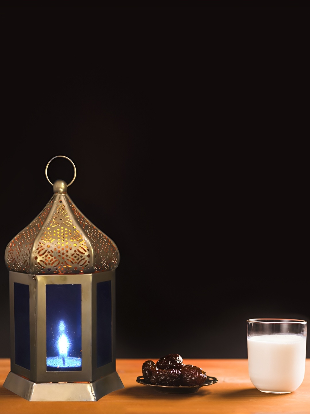 

PockMAN Blue & Gold-Toned Textured Candle Holder