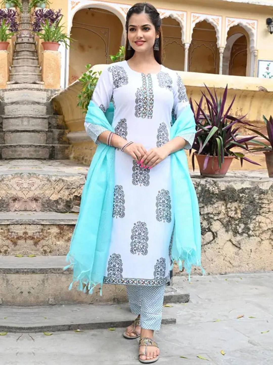 

7Threads Ethnic Motifs Printed Straight Kurta with Trousers & Dupatta, White