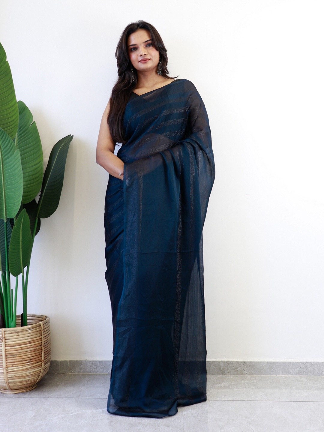 

Reeta Fashion Striped Ready to Wear Saree, Teal