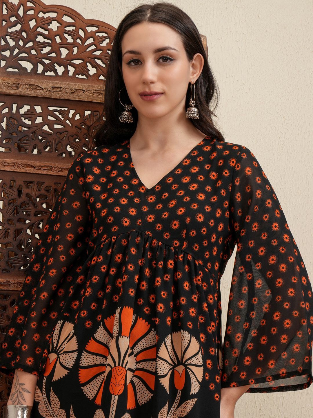 

Vishudh Black Floral Printed Flared Sleeves A-Line Kurta